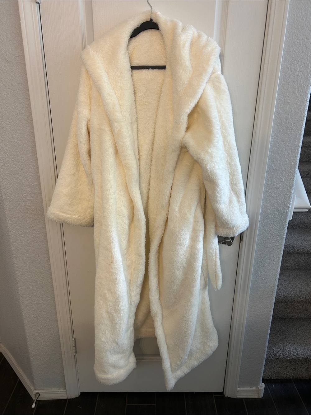 Pottery Barn Cream Plush Hooded Faux Fur Robe